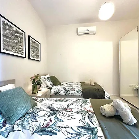 Appartement Stunning Seafront Duplex In Location *