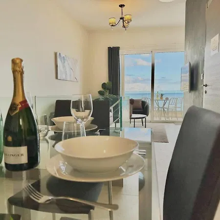Stunning Seafront Duplex In Location Appartement San Ġiljan