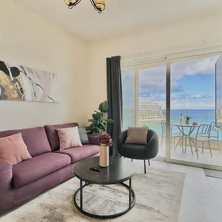 Stunning Seafront Duplex In Location דירה *