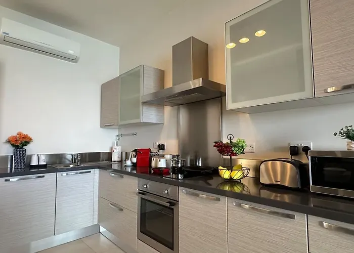 Stunning Seafront Duplex In Location 아파트