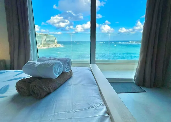 Stunning Seafront Duplex In Location