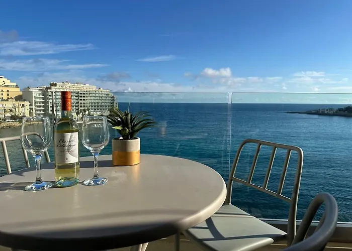 Stunning Seafront Duplex In Location Apartament St. Julian's