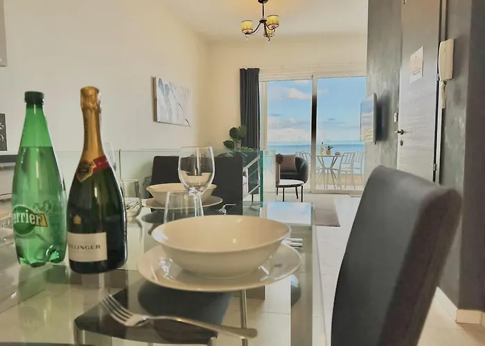 Stunning Seafront Duplex In Location Apartament St. Julian's