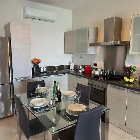 Stunning Seafront Duplex In Location *