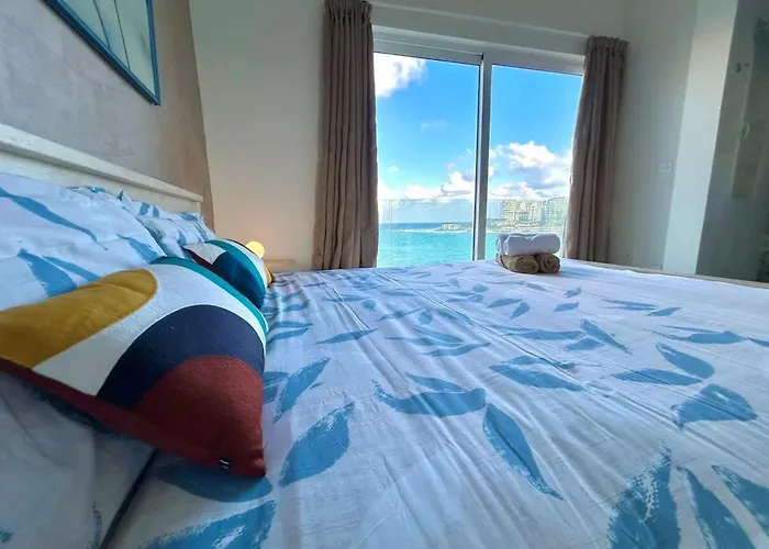 Stunning Seafront Duplex In Location *